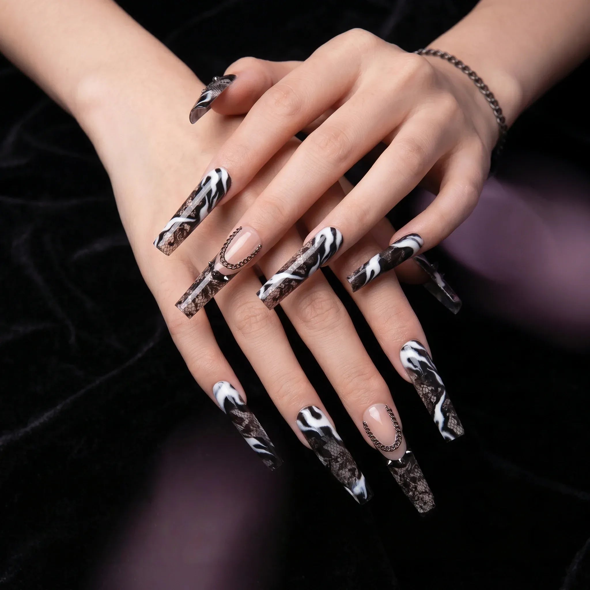 Kentrim snake print French tip press on nails set with 30 pieces in 15 sizes, showcasing stylish nail designs and natural shape. Main image