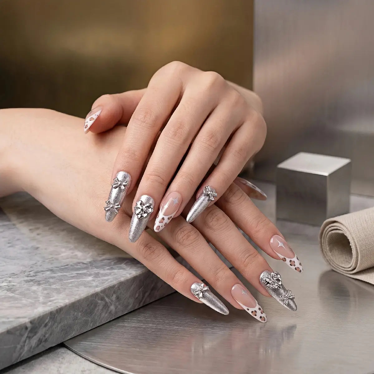 Kentrim silver cat eye leopard French press-on nails, 30-piece set with 15 sizes, featuring stylish animal print and metallic finish. Main image