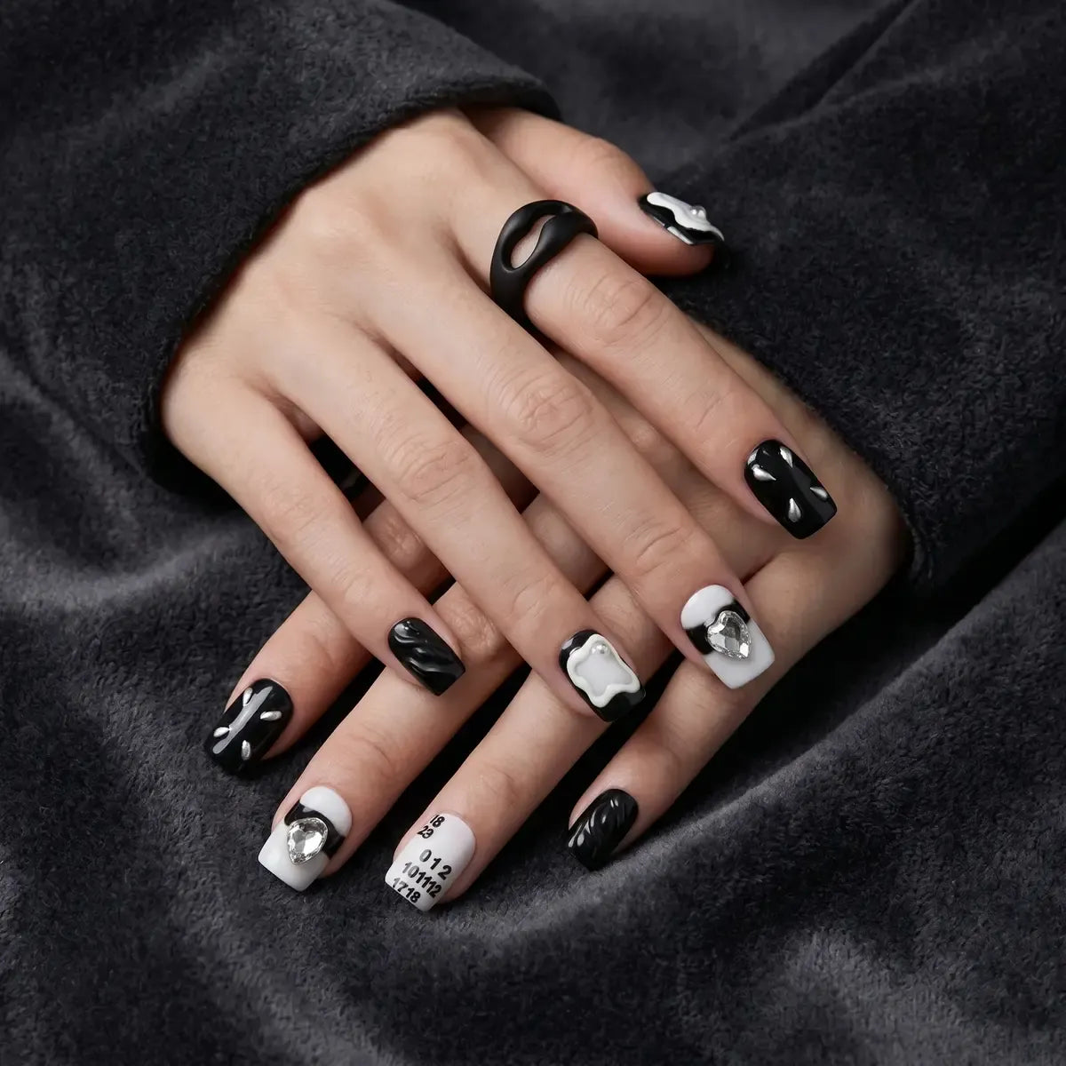 Press on Nails Kentrim Black White 3D Wave Heart Rhinestone Short Square Press On Nails - 30 Pieces, 15 Sizes Black