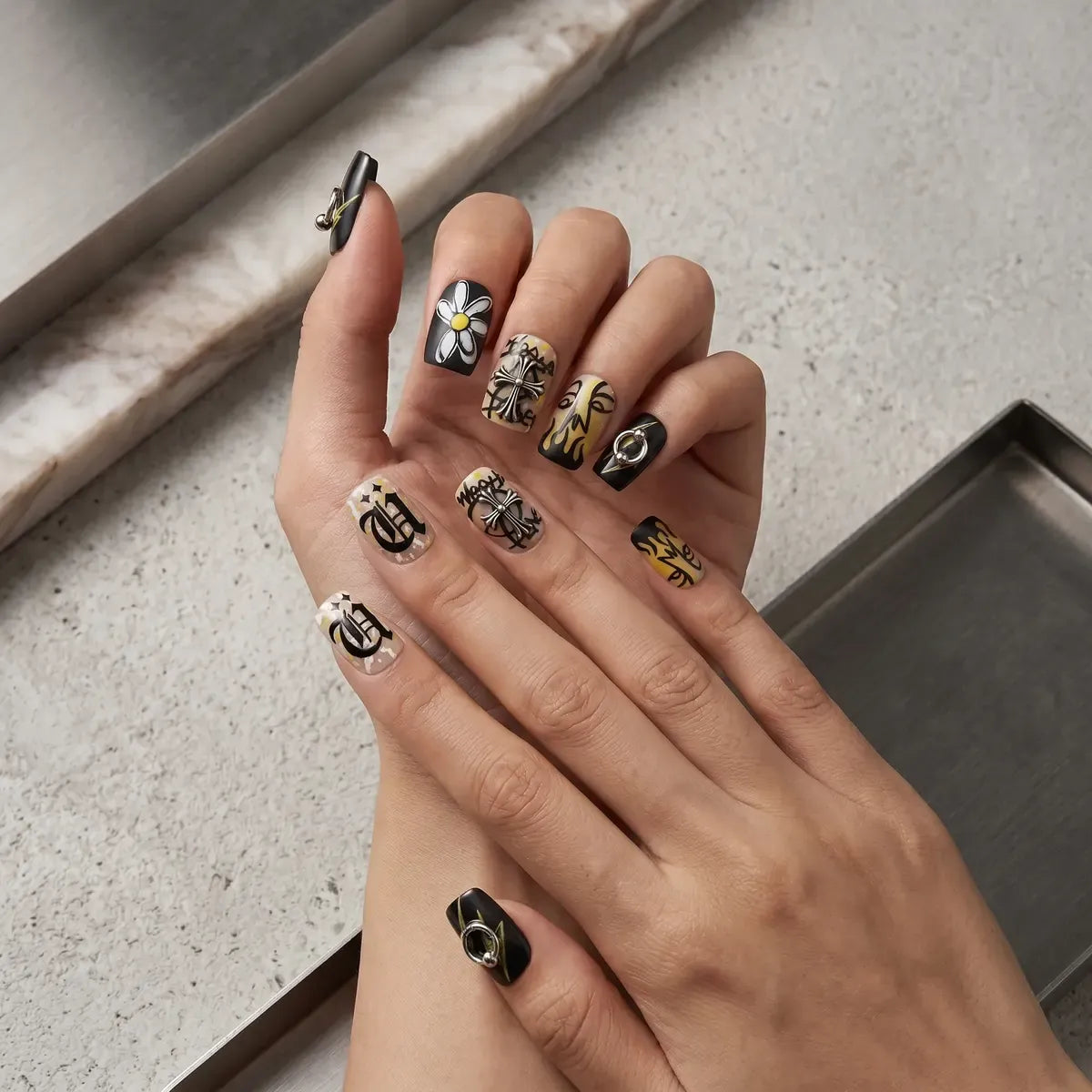 Press on Nails Kentrim Gothic Daisy Cross Metal Ring Short Square Press On Nails - 30 Pieces, 15 Sizes Black
