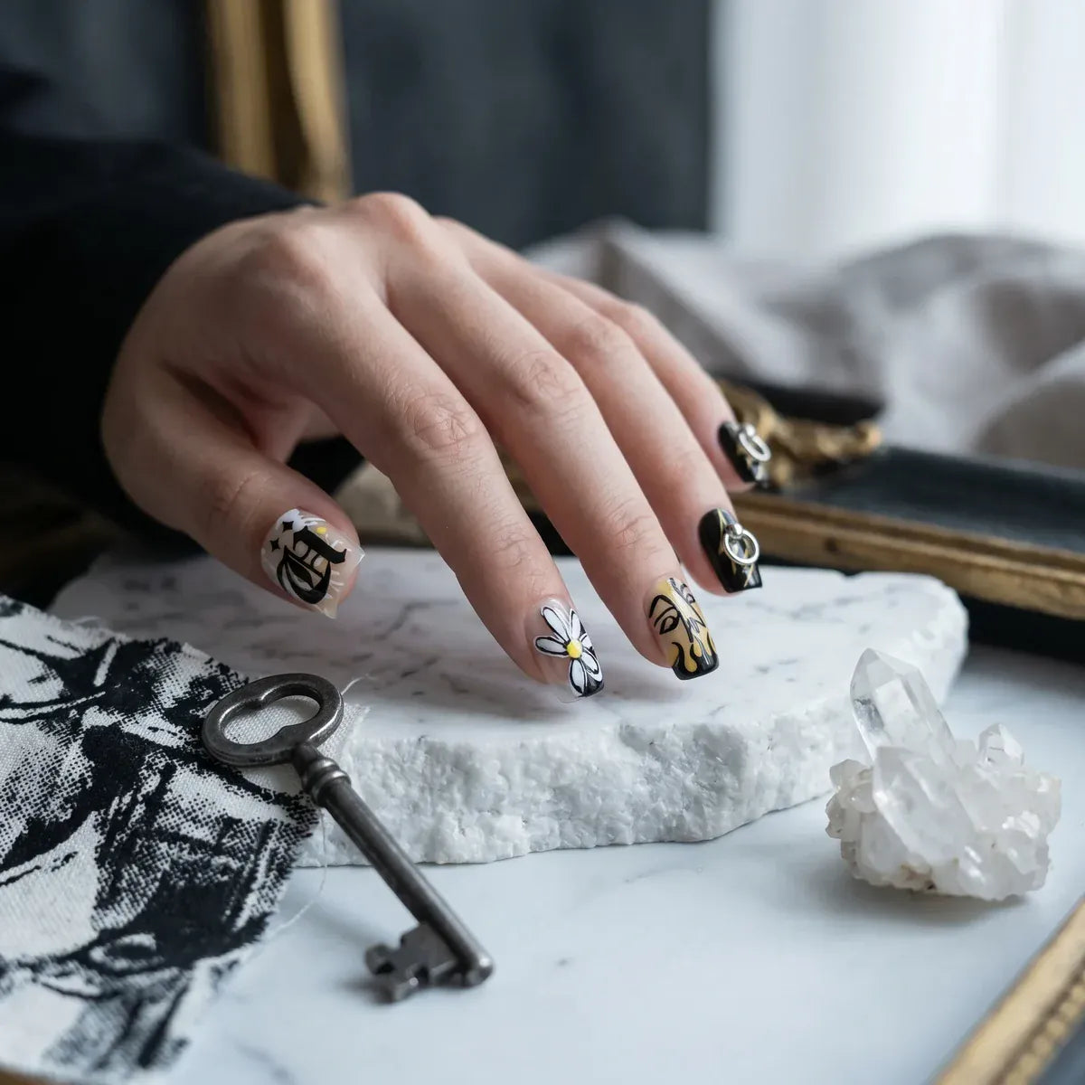 Press on Nails Kentrim Gothic Daisy Cross Metal Ring Short Square Press On Nails - 30 Pieces, 15 Sizes Black