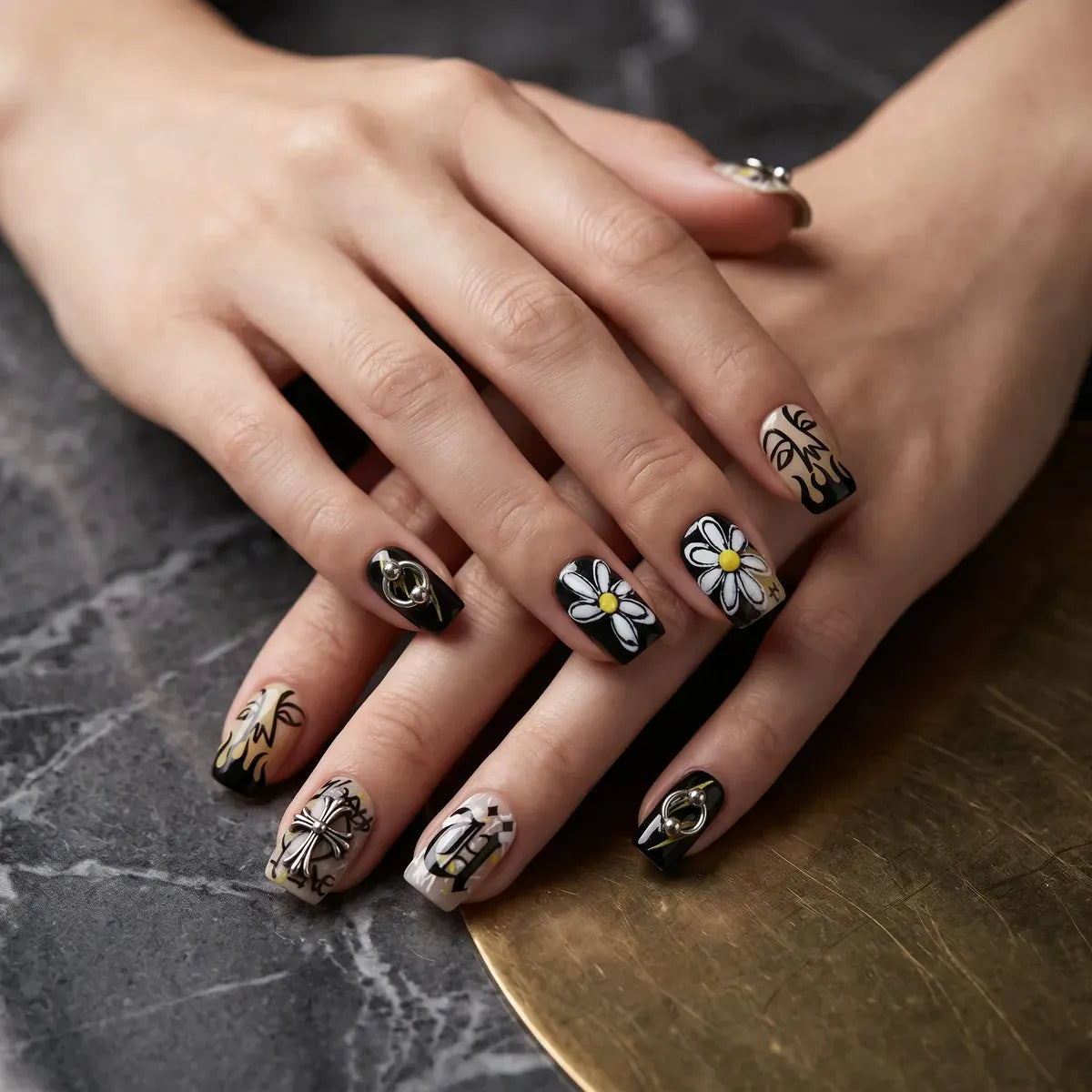 Kentrim Gothic Daisy Cross metal ring short square press-on nails, 30-piece set with 15 sizes, stylish and durable nail extensions Main image