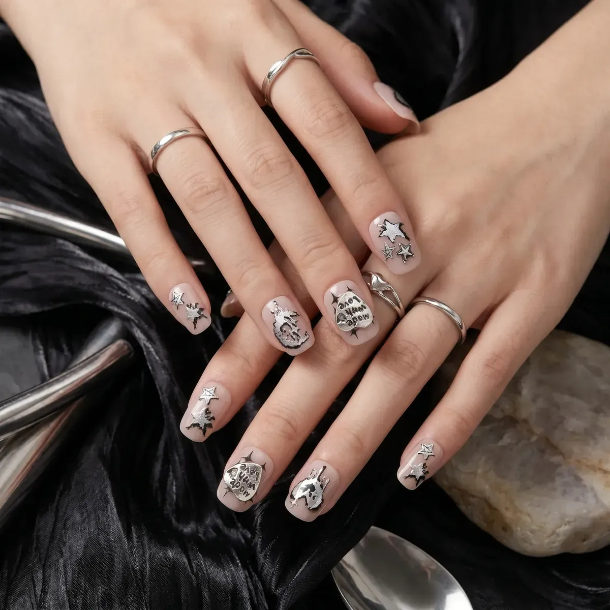 Kentrim silver drip heart star short square press-on nails set with 30 pieces in 15 sizes, featuring metallic liquid silver finish. Main image