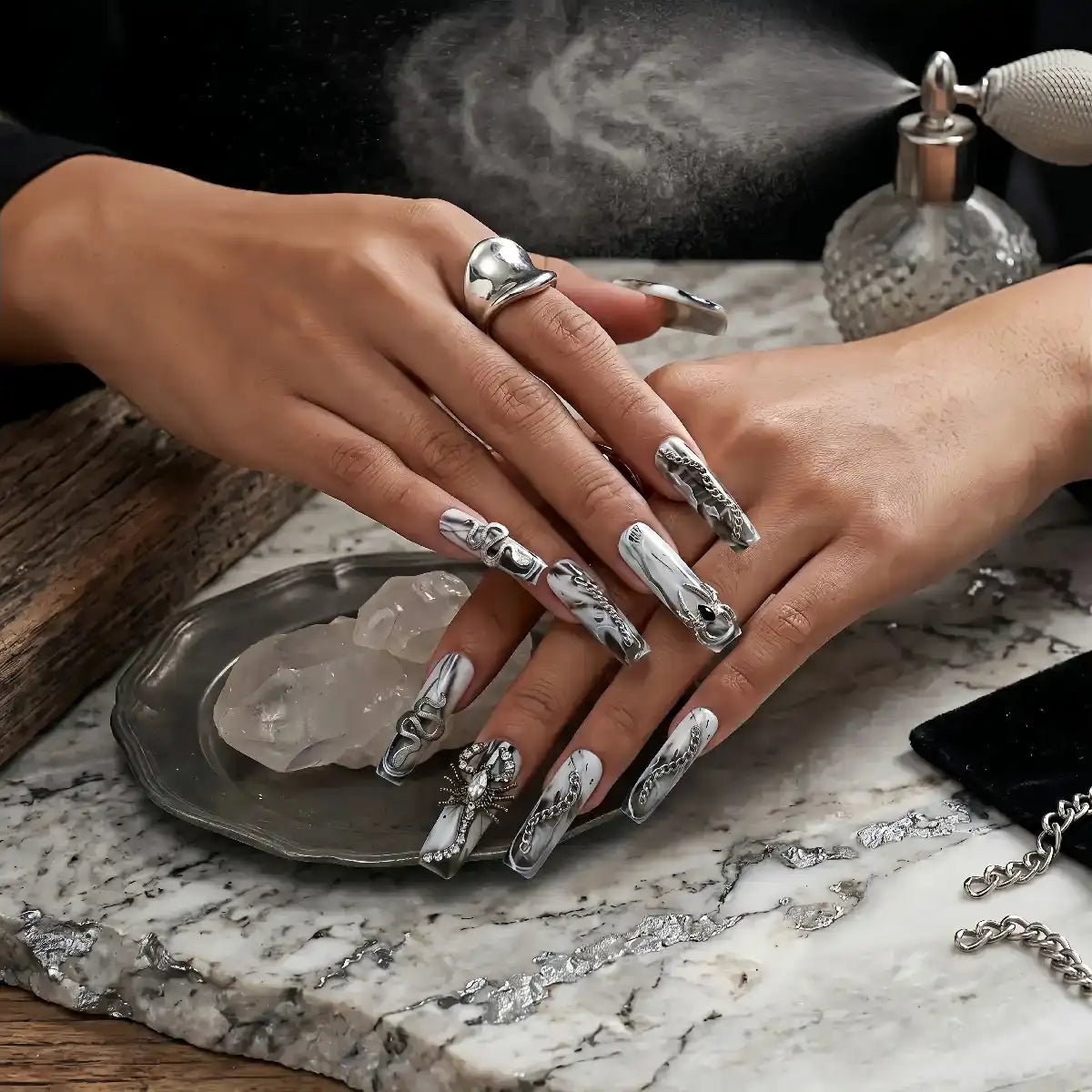 Kentrim marbled snake and scorpion design press on nails, 30-piece set with 15 sizes, showcasing detailed nail art and glossy finish. Main image